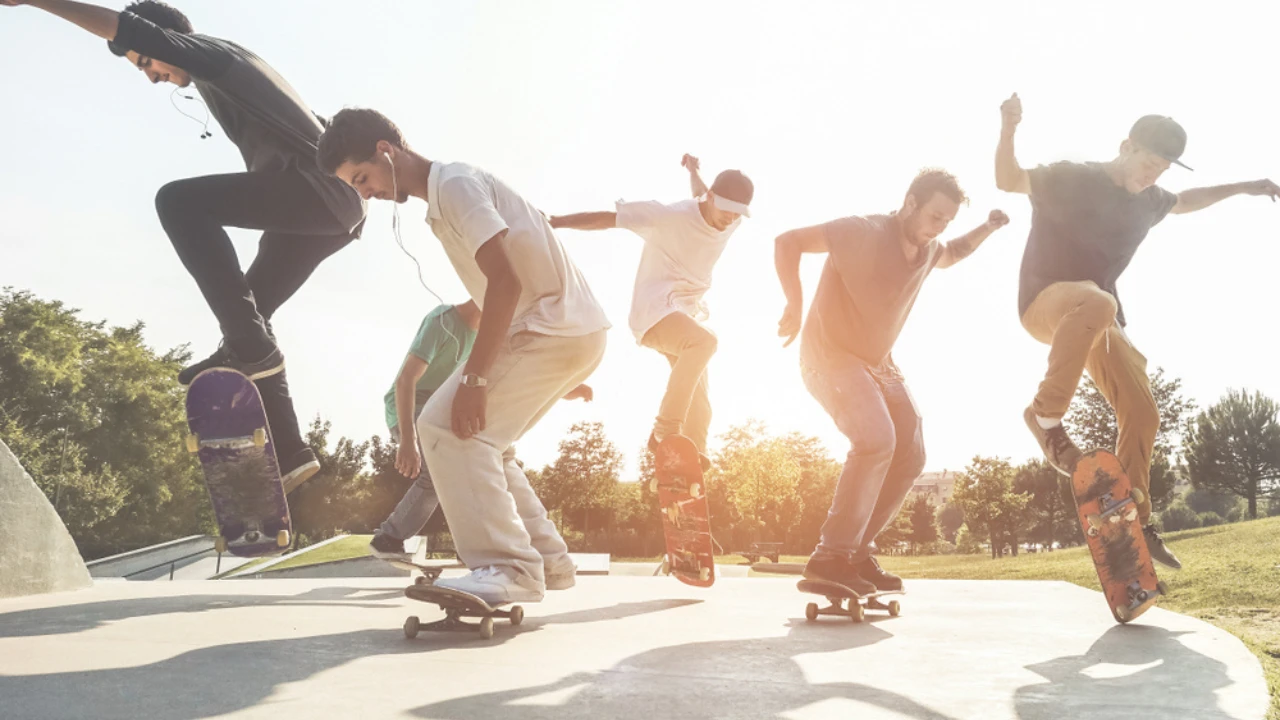 What is carving on a Skateboard