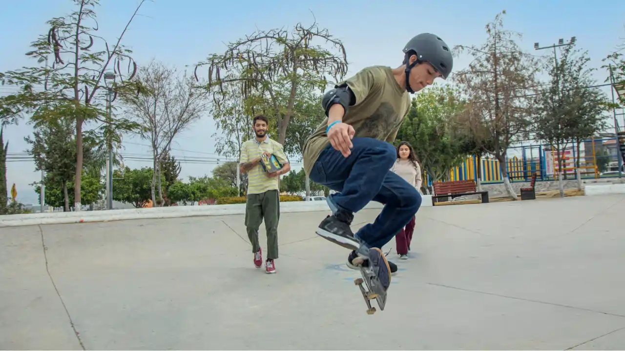 hardflip skateboarders